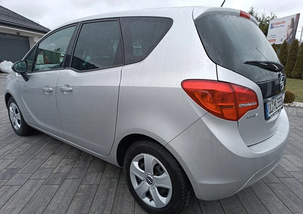 Opel Meriva cena 23900 przebieg: 143000, rok produkcji 2011 z Białobrzegi małe 172